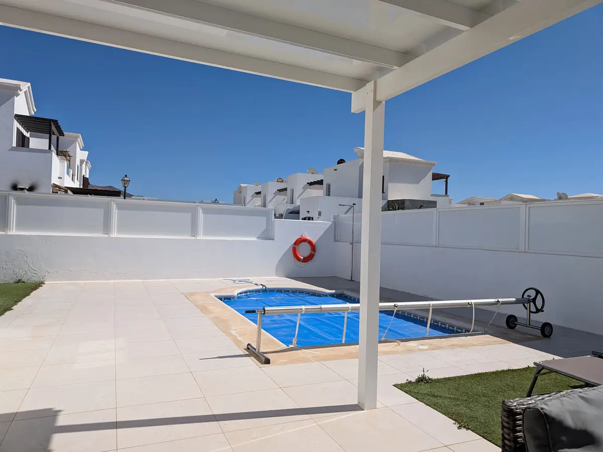 View from the chill out area to the pool